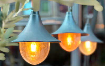 Créez une ambiance unique avec voile d&rsquo;ombrage et éclairage